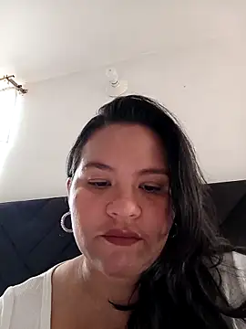 Snapshot of Julieta-tits chatting on 06-18-26, 08:02 Julieta-tits online show from 06-18-26, 08:02