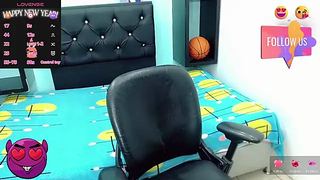 Snapshot of kinverly_sexyx chatting on 12-21-25, 05:25 kinverly sexyx online show from 12-21-25, 05:25