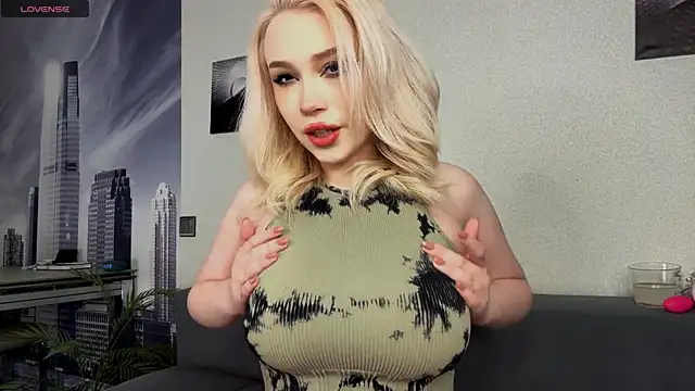 Snapshot of AsteriaHamel chatting on 01-18-26, 02:04 AsteriaHamel online show from 01-18-26, 02:04
