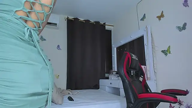 sofiacastillo01 online show from 10-03-25, 03:42