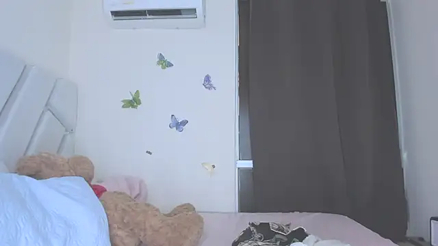 Snapshot of sofiacastillo01 chatting on 02-08-26, 01:47 sofiacastillo01 online show from 02-08-26, 01:47