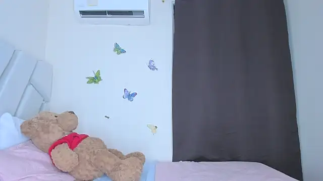 Snapshot of sofiacastillo01 chatting on 02-27-26, 01:44 sofiacastillo01 online show from 02-27-26, 01:44