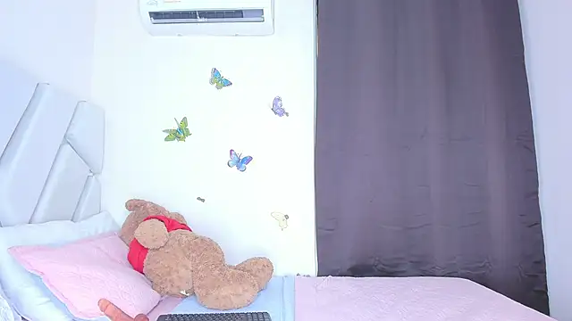 Snapshot of sofiacastillo01 chatting on 02-28-26, 02:18 sofiacastillo01 online show from 02-28-26, 02:18