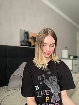 Snapshot of LoveGameSexx chatting on 03-14-25, 12:18 LoveGameSexx online show from 03-14-25, 12:18