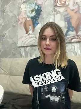 Snapshot of LoveGameSexx chatting on 03-20-25, 08:19 LoveGameSexx online show from 03-20-25, 08:19