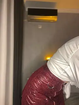 Snapshot of LoveGameSexx chatting on 03-21-25, 07:02 LoveGameSexx online show from 03-21-25, 07:02