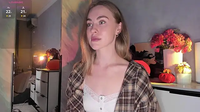 Snapshot of LoveGameSexx chatting on 10-15-25, 05:57 LoveGameSexx online show from 10-15-25, 05:57