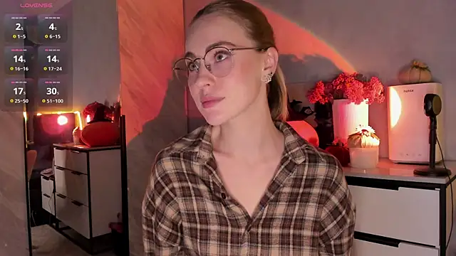 Snapshot of LoveGameSexx chatting on 10-24-25, 04:36 LoveGameSexx online show from 10-24-25, 04:36