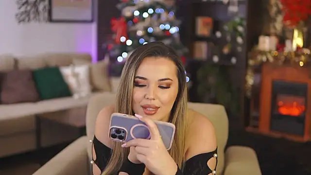 Snapshot of EvaSunderland chatting on 12-20-24, 11:58 EvaSunderland online show from 12-20-24, 11:58