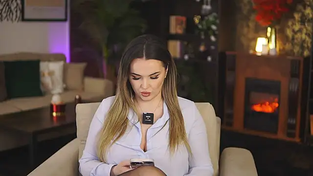 Snapshot of EvaSunderland chatting on 01-13-25, 08:04 EvaSunderland online show from 01-13-25, 08:04