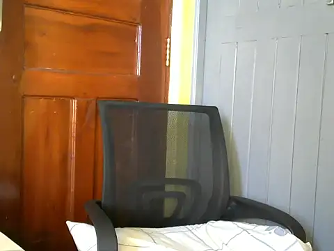 Snapshot of Sexy_burberry chatting on 12-22-24, 06:17 Sexy burberry online show from 12-22-24, 06:17