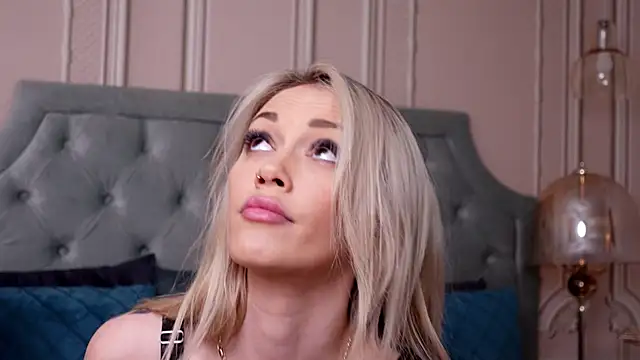 Snapshot of LucyAddison chatting on 01-29-25, 06:33 LucyAddison online show from 01-29-25, 06:33