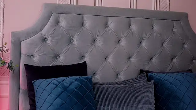 Snapshot of LucyAddison chatting on 02-11-25, 04:22 LucyAddison online show from 02-11-25, 04:22