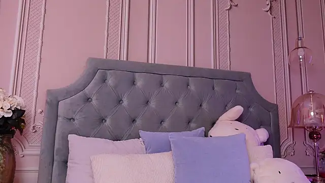 Snapshot of LucyAddison chatting on 09-13-25, 03:17 LucyAddison online show from 09-13-25, 03:17