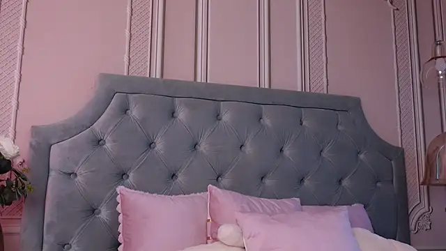 Snapshot of LucyAddison chatting on 10-30-25, 04:25 LucyAddison online show from 10-30-25, 04:25