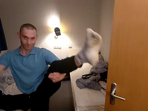 Snapshot of Bartzrl chatting on 09-23-25, 07:28 Bartzrl online show from 09-23-25, 07:28