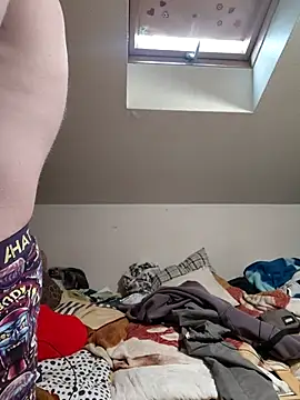 Snapshot of Bartzrl chatting on 11-21-25, 01:10 Bartzrl online show from 11-21-25, 01:10