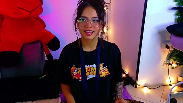 Snapshot of Dann_dan chatting on 12-19-24, 08:56 Dann dan online show from 12-19-24, 08:56