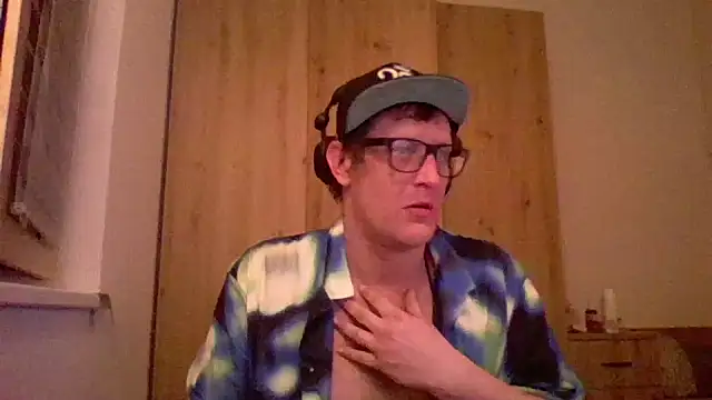 Bigthroaterboy online show from 01-14-25, 04:40