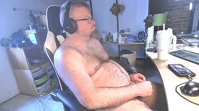 MagnusCockus online show from 04-10-26, 06:23