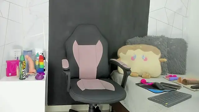 Snapshot of galatea_rous chatting on 10-09-25, 07:56 galatea rous online show from 10-09-25, 07:56