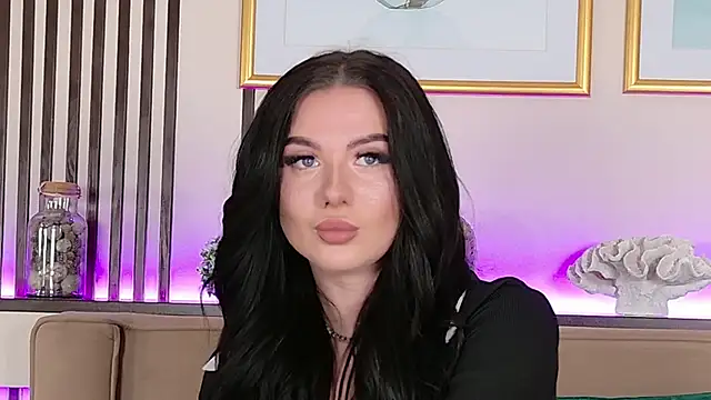 Snapshot of CarolinePrescott chatting on 03-21-26, 07:39 CarolinePrescott online show from 03-21-26, 07:39