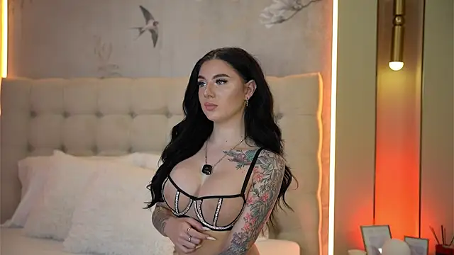 Snapshot of CarolinePrescott chatting on 05-27-26, 06:38 CarolinePrescott online show from 05-27-26, 06:38