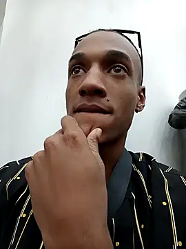 Snapshot of Malkongarcia chatting on 11-29-25, 07:39 Malkongarcia online show from 11-29-25, 07:39