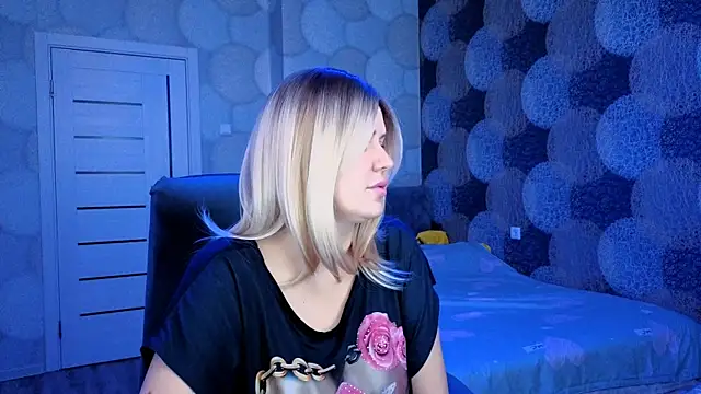 Snapshot of natusik chatting on 12-14-24, 03:40 natusik online show from 12-14-24, 03:40