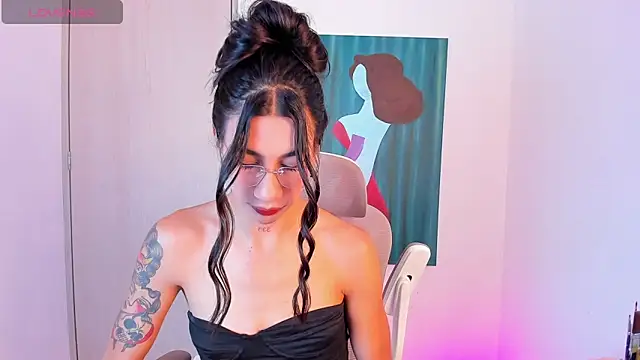 sofiaa grey  online show from 02-15-26, 05:09