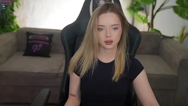 Snapshot of Cassy-Celestial_ chatting on 02-19-26, 08:32 Cassy-Celestial online show from 02-19-26, 08:32