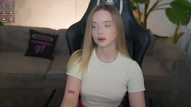 Snapshot of Cassy-Celestial_ chatting on 03-01-26, 08:27 Cassy-Celestial online show from 03-01-26, 08:27