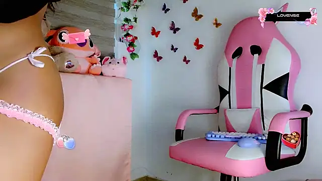 Snapshot of amaranta1411- chatting on 01-04-25, 06:51 amaranta1411- online show from 01-04-25, 06:51