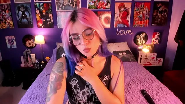 Snapshot of anne_cross chatting on 09-23-25, 12:24 anne cross online show from 09-23-25, 12:24