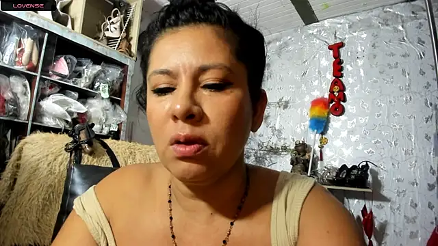 Snapshot of Erlinda-engel chatting on 06-02-26, 11:45 Erlinda-engel online show from 06-02-26, 11:45