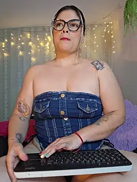 Snapshot of Juliietha_servas chatting on 06-10-26, 09:14 Juliietha servas online show from 06-10-26, 09:14
