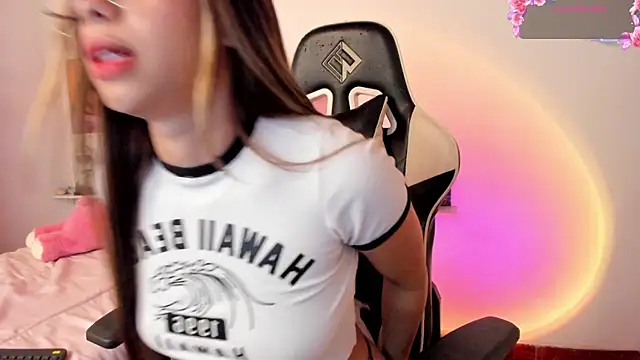 Snapshot of little_jade chatting on 10-22-25, 01:39 little jade online show from 10-22-25, 01:39