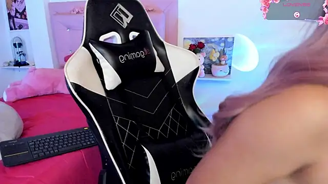 Snapshot of little_jade chatting on 11-13-25, 06:51 little jade online show from 11-13-25, 06:51