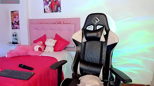 Snapshot of little_jade chatting on 11-18-25, 10:14 little jade online show from 11-18-25, 10:14