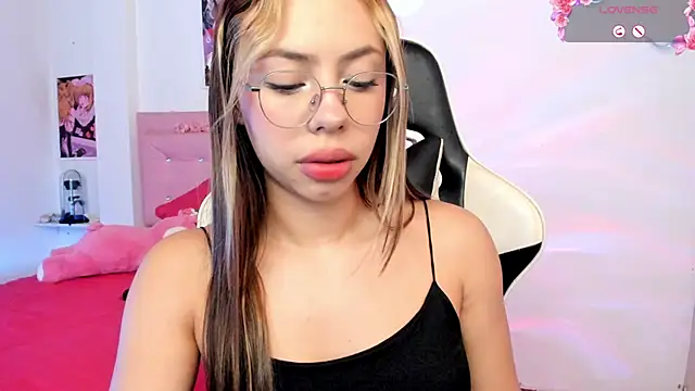 Snapshot of little_jade chatting on 11-19-25, 07:25 little jade online show from 11-19-25, 07:25