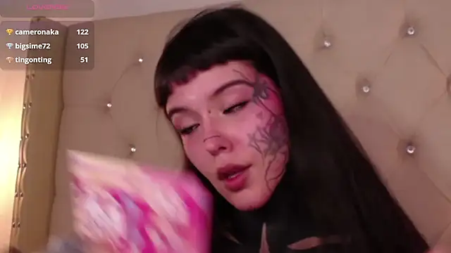 Snapshot of SylveonFox chatting on 12-04-24, 04:16 SylveonFox online show from 12-04-24, 04:16