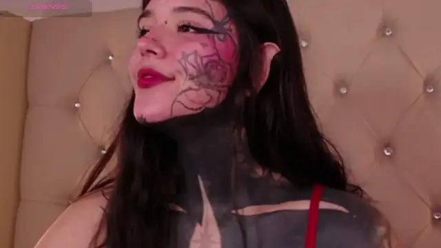 Snapshot of SylveonFox chatting on 12-18-24, 04:49 SylveonFox online show from 12-18-24, 04:49