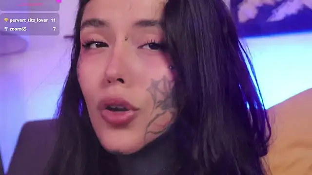 Snapshot of SylveonFox chatting on 10-21-25, 11:22 SylveonFox online show from 10-21-25, 11:22