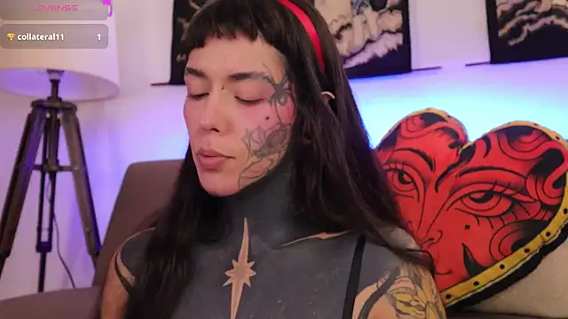 Snapshot of SylveonFox chatting on 11-10-25, 05:34 SylveonFox online show from 11-10-25, 05:34