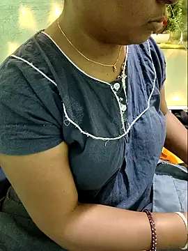 Snapshot of NEHA-DESHI chatting on 01-12-25, 12:44 NEHA-DESHI online show from 01-12-25, 12:44