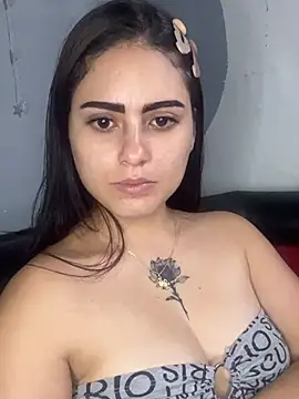 Snapshot of Azuna25 chatting on 06-11-26, 12:32 Azuna25 online show from 06-11-26, 12:32