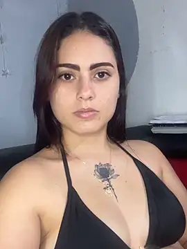 Snapshot of Azuna25 chatting on 06-12-26, 07:46 Azuna25 online show from 06-12-26, 07:46