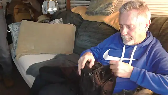 Snapshot of Bramro409 chatting on 02-12-26, 04:29 Bramro409 online show from 02-12-26, 04:29