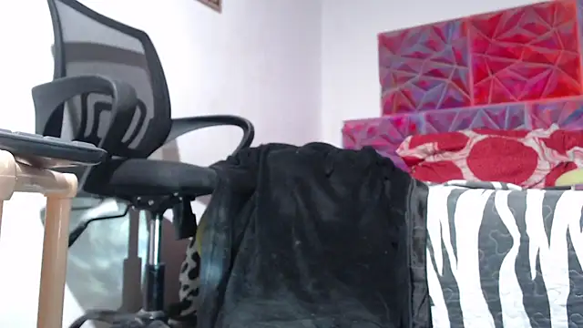 Snapshot of bix_couples chatting on 11-23-25, 03:28 bix couples online show from 11-23-25, 03:28