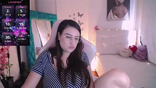 Snapshot of esmeraldaa230 chatting on 02-16-25, 08:00 esmeraldaa230 online show from 02-16-25, 08:00